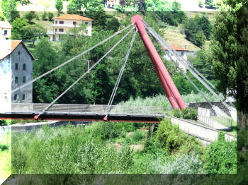 Ponte pedonale in Rossiglione, Italia