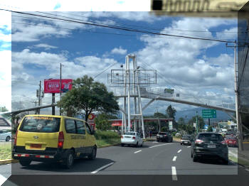 pasarela atirantada in quito, ecuador